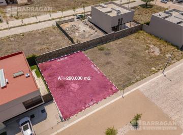 Terreno / Lote · 280m² · Terreno en Venta en Lomas del Campanario Norte, Condominio Santa Inés, Precio de Oportunidad