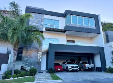 Casa de 3 habitaciones, Monterrey · Amplia y Hermosa Casa en Venta en Camino Al Diente