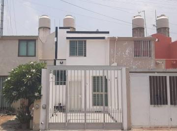 Casa de 2 habitaciones, Zapopan · Propiedad en Venta en Jardines del Valle, Zapopan