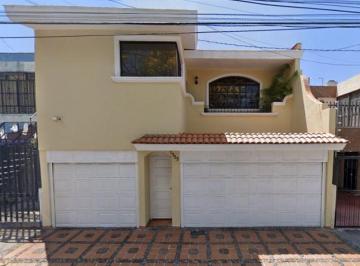 Casa de 4 habitaciones, Zapopan · ¡Venta de Casa, en Recuperacion Bancaria!