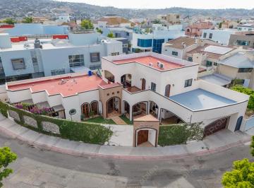 Casa de 4 habitaciones, Tijuana · Casa en Venta Estilo Californiana en Hacienda Aguacaliente