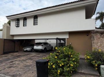 Casa de 4 habitaciones, Zapopan · Casa en Venta en Coto La Loma – Bugambilias