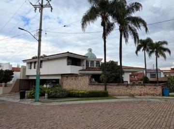 Casa de 4 habitaciones, Zapopan · Casa en Venta en Coto La Loma – Bugambilias