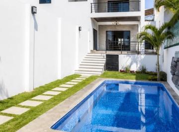Casa · 330m² · 4 Recámaras · 2 Estacionamientos · Venta de Casa Nueva en Fraccionamiento Burgos