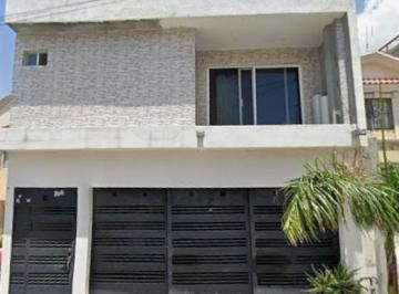 Casa de 4 habitaciones, Santa Catarina · Venta C. Sta Catarina Col. Mision de Las Villas Mun. Sta Catarina C. P. 66369 Nuevo Leon