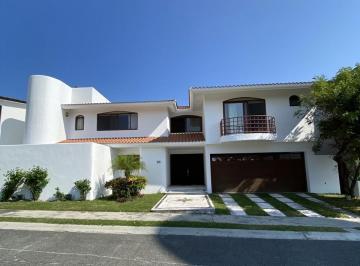 Casa · 400m² · 3 Recámaras · 4 Estacionamientos · Casa en Venta en Fraccionamiento Vista Bella