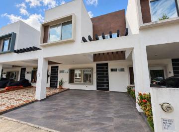 91fee2888c87a27863bc00754a9aba67156d8bd4dd83750c77dd52e210906054 · Casa en Venta en Jardines del Sur IV · 3 Recámaras · Zona Sur · Amueblada