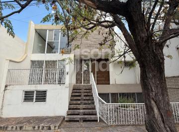 Casa de 3 habitaciones, Saltillo · Casa en Renta en Republica