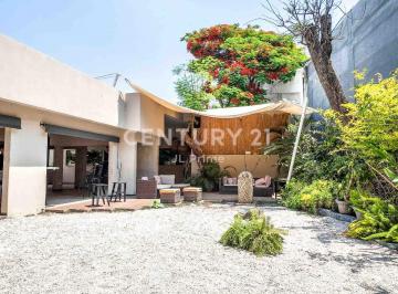 Local comercial , Cuernavaca · Inmueble Comercial con Terraza y Áreas de Servicio en Vista Hermosa