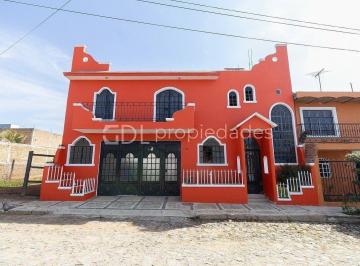 ad56356b7720bbc2ebaa2b3705cde2e8f62c731bfec516744d26f95c03344dac · Tonalá Centro Casa Muy Amplia en Venta