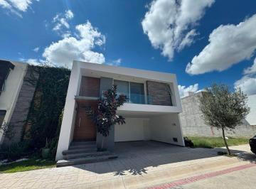 a14fa7d1d441b098557072ef7d4f962528321679456d140e84a355f02a092f7e · Casa en Renta en La Zona Norte de Aguascalientes, 4 Recamaras, Priv Alamo