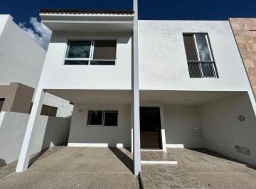 Casa · 230m² · 3 Recámaras · 2 Estacionamientos · Solares Residencial 3 Habitaciones 2 Niveles