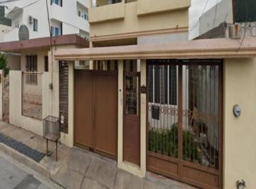 Casa de 4 habitaciones, San Nicolás de los Garza · Aprovecha Esta Excelente Oportunidad Para Invertir en Esta Hermosa Casa en Lomas del Roble