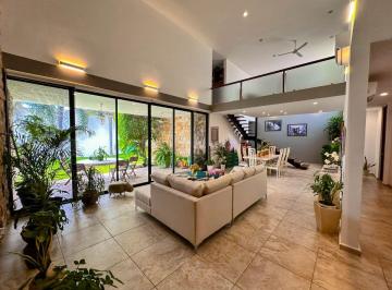Casa de 4 habitaciones, Mérida · Sodzil Norte en Venta Residencia con Cuatro Recámaras y Paneles Solares