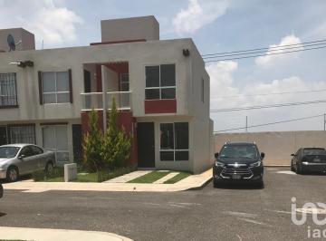 Casa · 64m² · 3 Recámaras · 1 Estacionamiento · Casa Venta La Florida Privada Pimpinela en Esquina, Otzolotepec México
