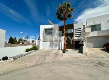 Casa · 241m² · 3 Recámaras · 2 Estacionamientos · Casa en Renta Fracc. Cantera V, Chihuahua
