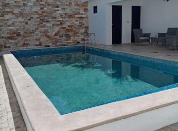Casa de 4 habitaciones, Mérida · Hermosa Casa con Piscina y Frente Al Parque