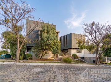 Casa · 720m² · 4 Recámaras · 3 Estacionamientos · Casa en Venta con 4 Recámaras, 5 Baños, Clúster 777, Lomas de Angelópolis I, Oportunidad