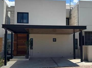 Casa de 3 habitaciones, Querétaro · Casa en Venta Ubicada en El Fraccionamiento Altozano