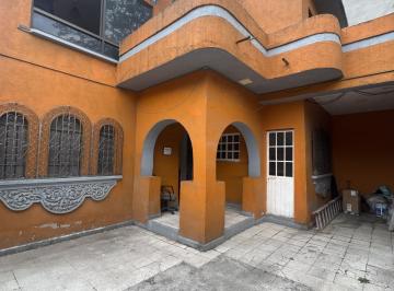 Casa · 328m² · 5 Estacionamientos · Casa en Renta