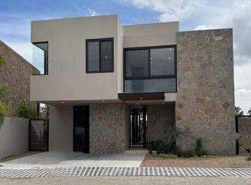 Casa de 4 habitaciones, Querétaro · Casa en Venta Ubicada en El Fraccionamiento La Espiga
