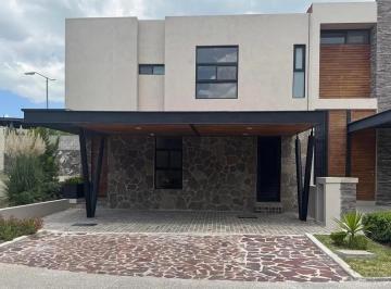 Casa de 4 habitaciones, Querétaro · Casa en Venta Ubicada en El Fraccionamiento Altozano