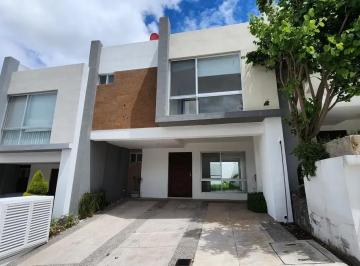 1 · Casa en Renta en Zibata, Condominio Natura II, 3 Hab Mas Sala de Tv