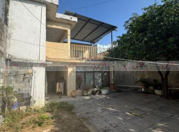 Casa uso de suelo · 267m² · 11 Recámaras · 2 Estacionamientos · Casa con Uso de Suelo en Venta en Monterrey