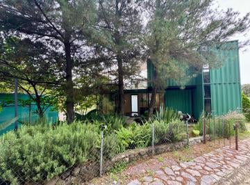 Casa de 1 habitación, Zapopan · Casa Tipo Contenedor con Vista Al Bosque de La Primavera