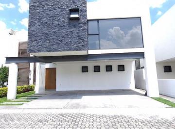 Casa en condominio de 3 habitaciones, Metepec · Residencia Venta en El Fraccionamiento Bosques de Sequoias Metepec Mex