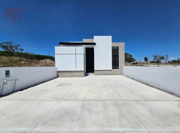 Casa de 2 habitaciones, Colima · Casa en Venta Nueva Fraccionamiento Punto Rioja Residencial Calles en Concreto Hidráulico