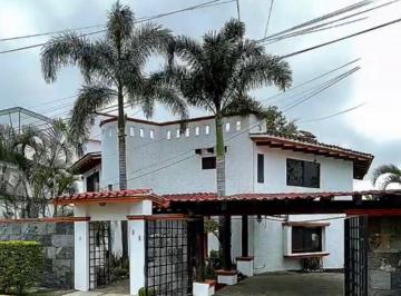 Casa · 580m² · 3 Recámaras · 2 Estacionamientos · Casa - Fraccionamiento Tulipanes de Las Ánimas