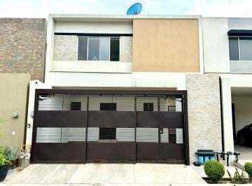 Casa de 3 habitaciones, García · Casa de 150 m² con 3 Recámaras en Renta en Sector Bellini