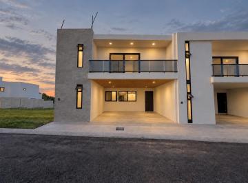 Casa · 228m² · 4 Recámaras · 2 Estacionamientos · Casa en Venta Lomas del Mediterraneo Alvarado Veracruz
