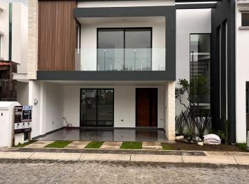 Casa · 257m² · 4 Recámaras · 2 Estacionamientos · Casa en Venta - Quintas de Cortés - San Pedro Cholula