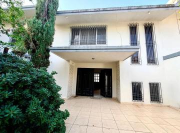 1 · Amplia Casa a Remodelar en del Paseo Residencial