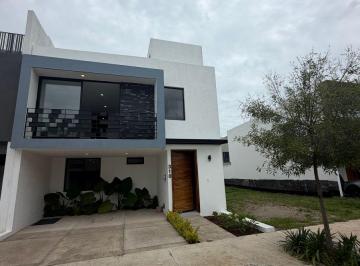 Casa de 4 habitaciones, Zapopan · Hermosa Casa en Renta Ubicada en Altanza Solares