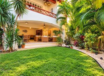 Casa · 402m² · 3 Recámaras · 4 Estacionamientos · Venta Casa Isla Dorada, Cancun, Q. Roo