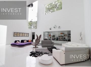 Casa · 1500m² · 4 Recámaras · 6 Estacionamientos · Casa en Santa Fe Cuajimalpa