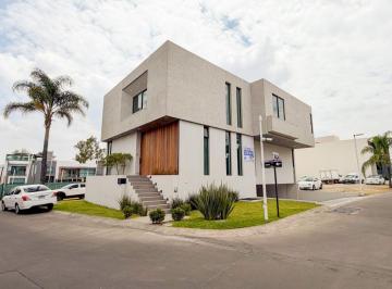 Casa de 4 habitaciones, Zapopan · Casa en Venta en Villa Verona, Zapopan