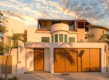 Casa de 5 habitaciones, Puerto Vallarta · Venta de Casa en Col Marina Vallarta, Puerto Vallarta, Jalisco.