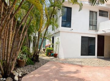 Casa · 335m² · 3 Recámaras · 5 Estacionamientos · Casa Colonia Petrolera