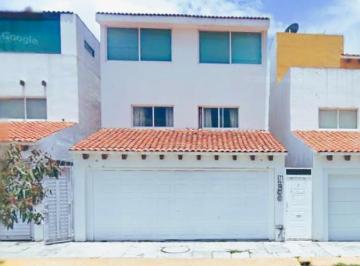 Casa de 5 habitaciones, Pachuca · Venta de Casa en Col Puerta de Hierro, Pachuca, Hidalgo.