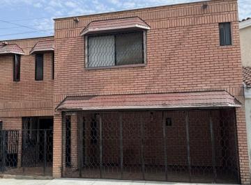 Casa de 3 habitaciones, Monterrey · Casa en Venta en Mirador Residencial