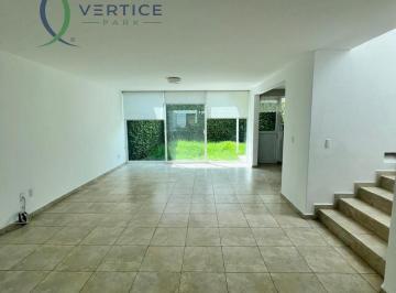 Casa de 3 habitaciones, Querétaro · Casa en Venta en Milenio III, Querétaro | 3 Recámaras y Jardín