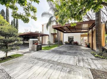 Casa · 347m² · 3 Recámaras · 4 Estacionamientos · Casa en Venta en El Palomar, Tlajomulco