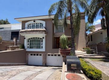 Casa de 4 habitaciones, Zapopan · Casa en Venta en Puerta de Hierro, Zapopan