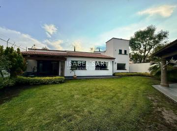 Casa · 628m² · 4 Recámaras · 4 Estacionamientos · Casa en Renta en Jurica