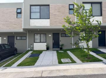 Casa en condominio de 3 habitaciones, El Marqués · Casa en Renta en Riscos de Zarú