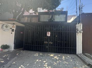 Casa · 235m² · 8 Recámaras · Casa en Venta Uso de Suelo Comercial con 5 Niveles Permitidos